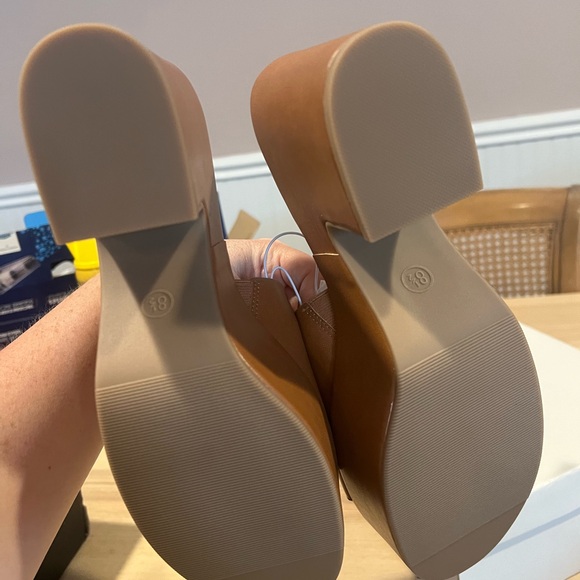 NWT Chunky Platform Heels - Picture 5 of 7